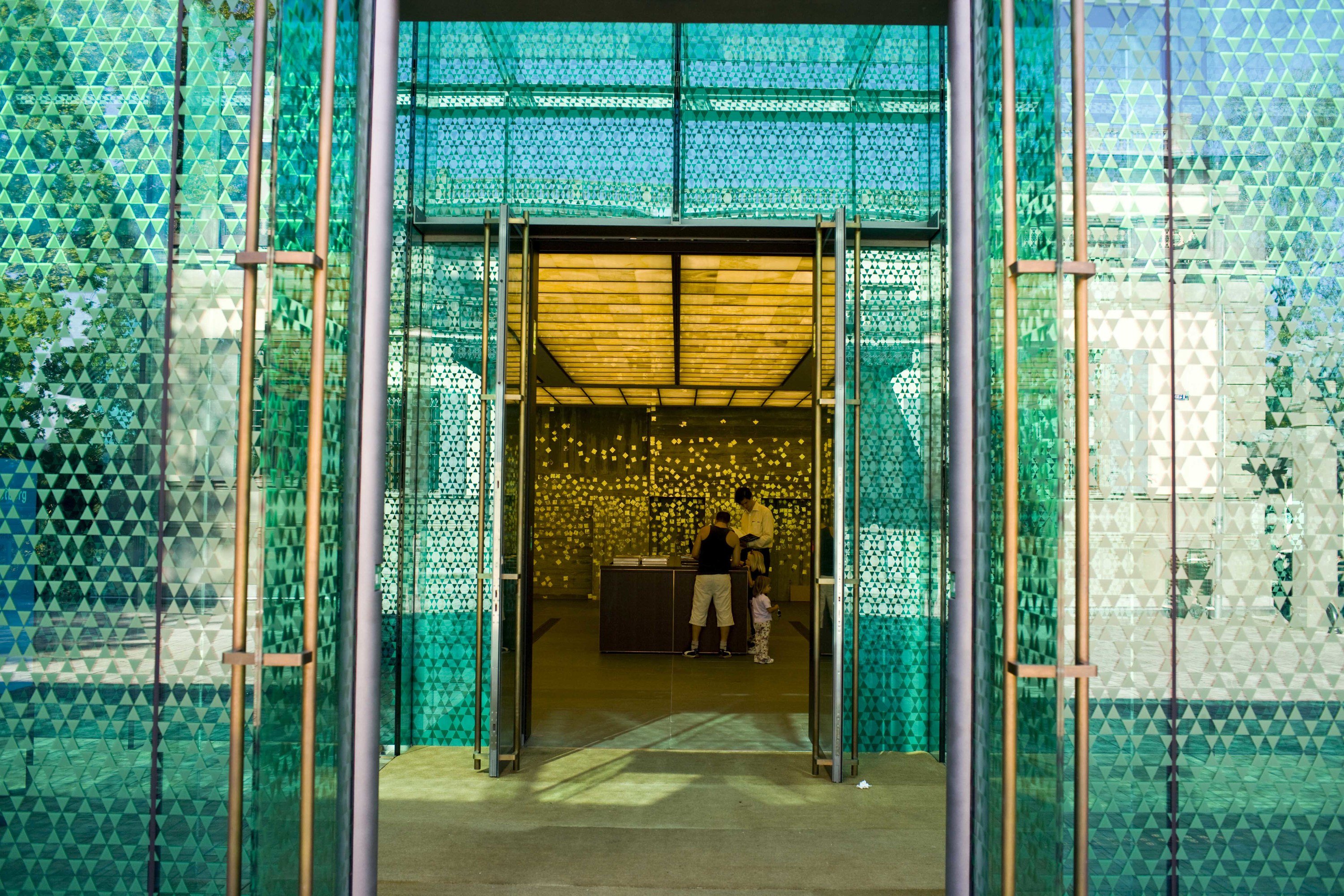 Public approach facing the Smaragd glass entrance pavilion at Museum Rietberg.