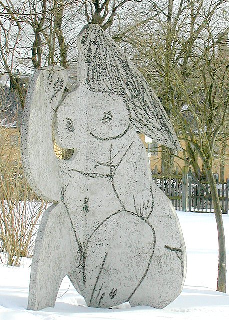 Public path beside Picasso and Carl Nesjar’s Déjeuner sur l’herbe, on the lawn outside ArkDes. Observe the figures from ground level without touching or climbing them.
