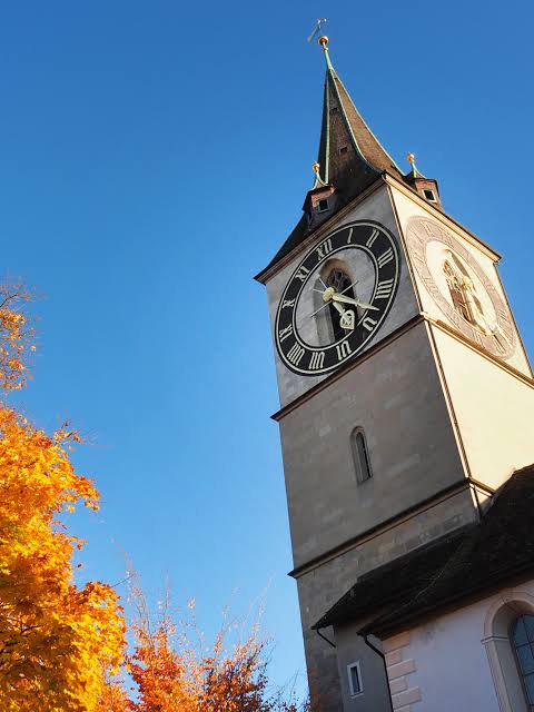 Public square at St. Peterhofstatt, with a clear view of St. Peter’s clock tower.