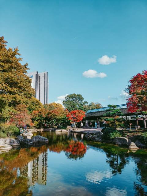 Public garden path beside the pond facing the Japanese teahouse in Planten un Blomen.