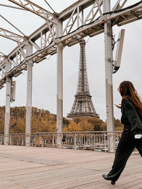 Public pedestrian deck of Passerelle Debilly, Paris, away from entrances and the main passing line.