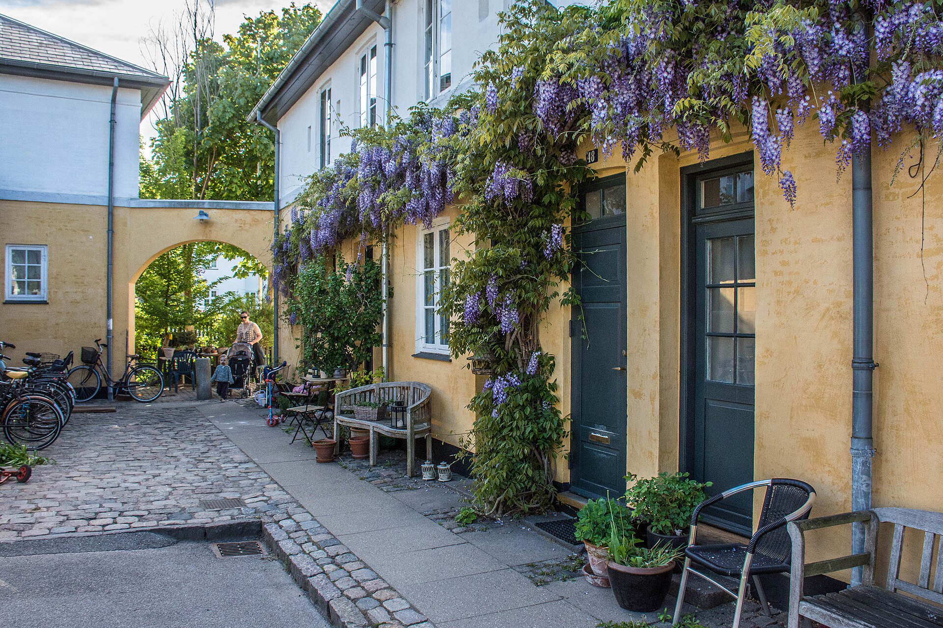 Publicly accessible entrance path to Brumleby from Øster Allé, outside private gardens and residential doorways.