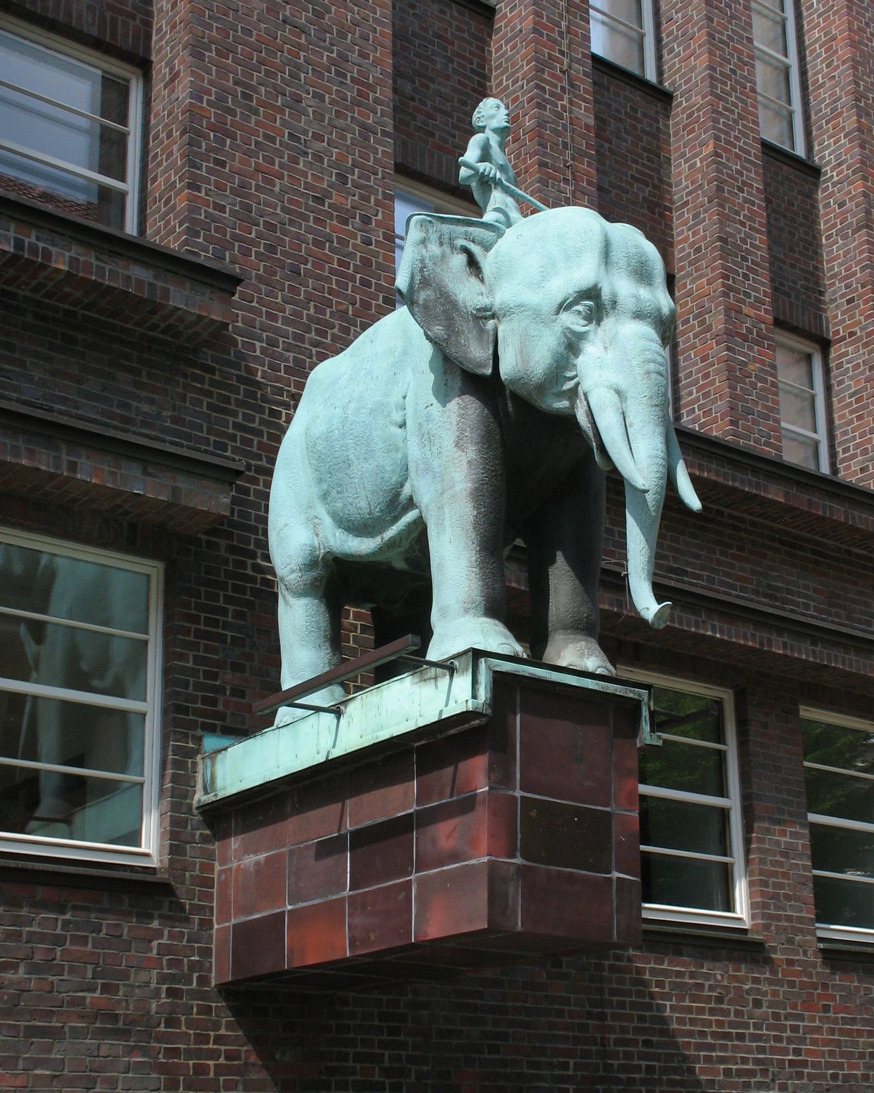 Public pavement on Pilatuspool facing the Brahms Kontor entrance and its elephant sculpture.