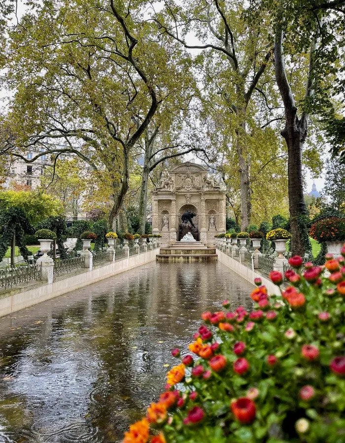 Public path beside the long pool of the Fontaine Médicis in the Jardin du Luxembourg, 75006 Paris. Stay outside planting and the pool.