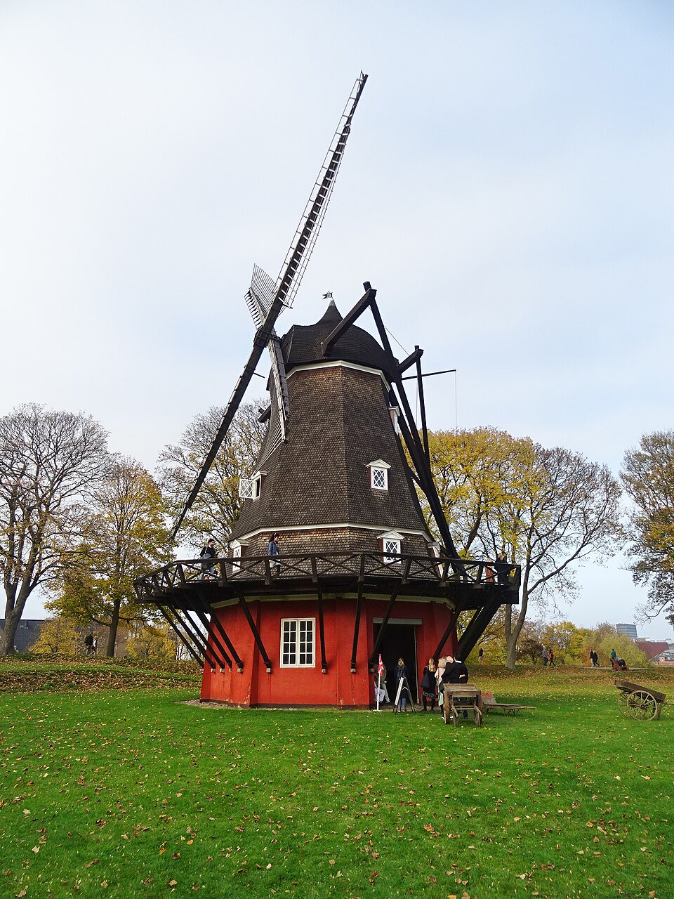 Authorised public path beside Kastelsmøllen on the King’s Bastion at Kastellet, during gate opening hours.