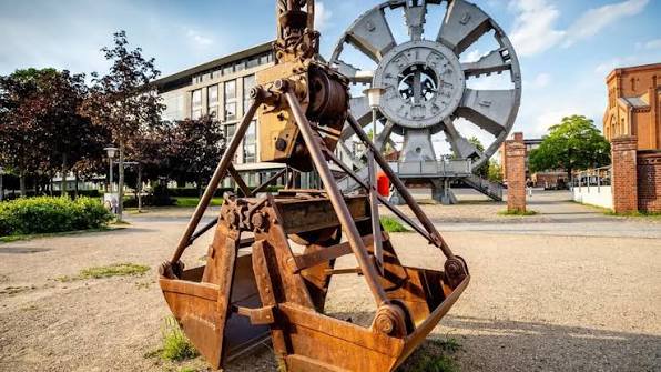 Publicly open museum courtyard at Museum der Arbeit, Wiesendamm 3, facing the TRUDE cutting wheel from outside its barrier.