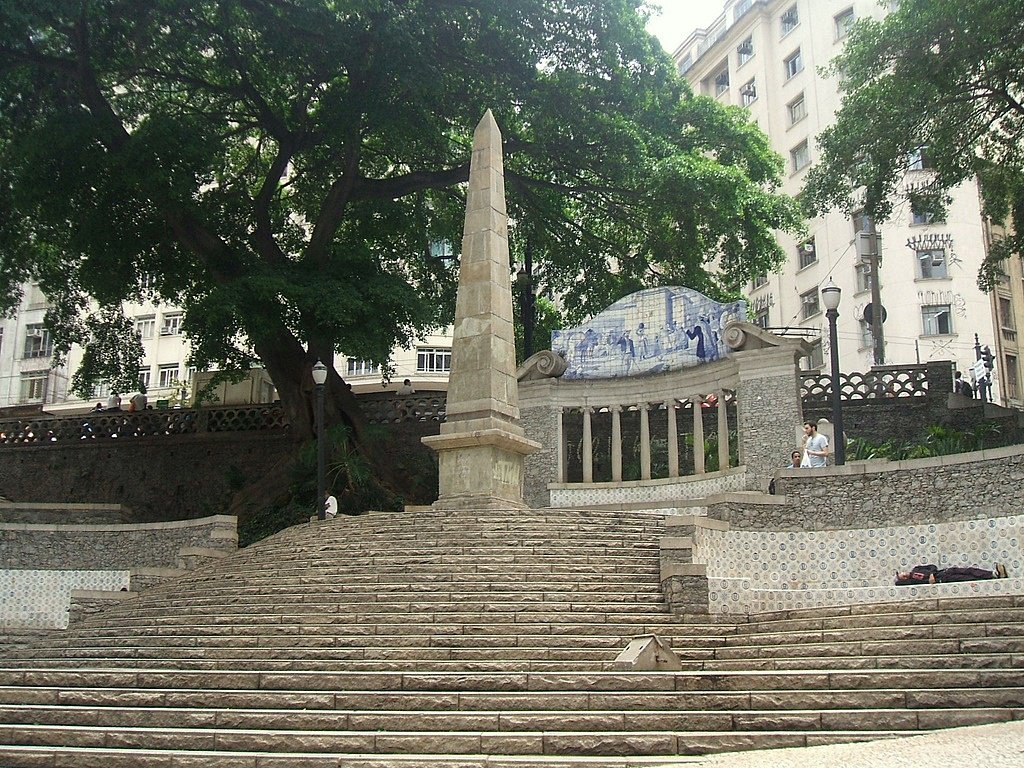 Public paved area beside the Obelisco do Piques in Largo da Memória, away from stairs and pedestrian circulation.