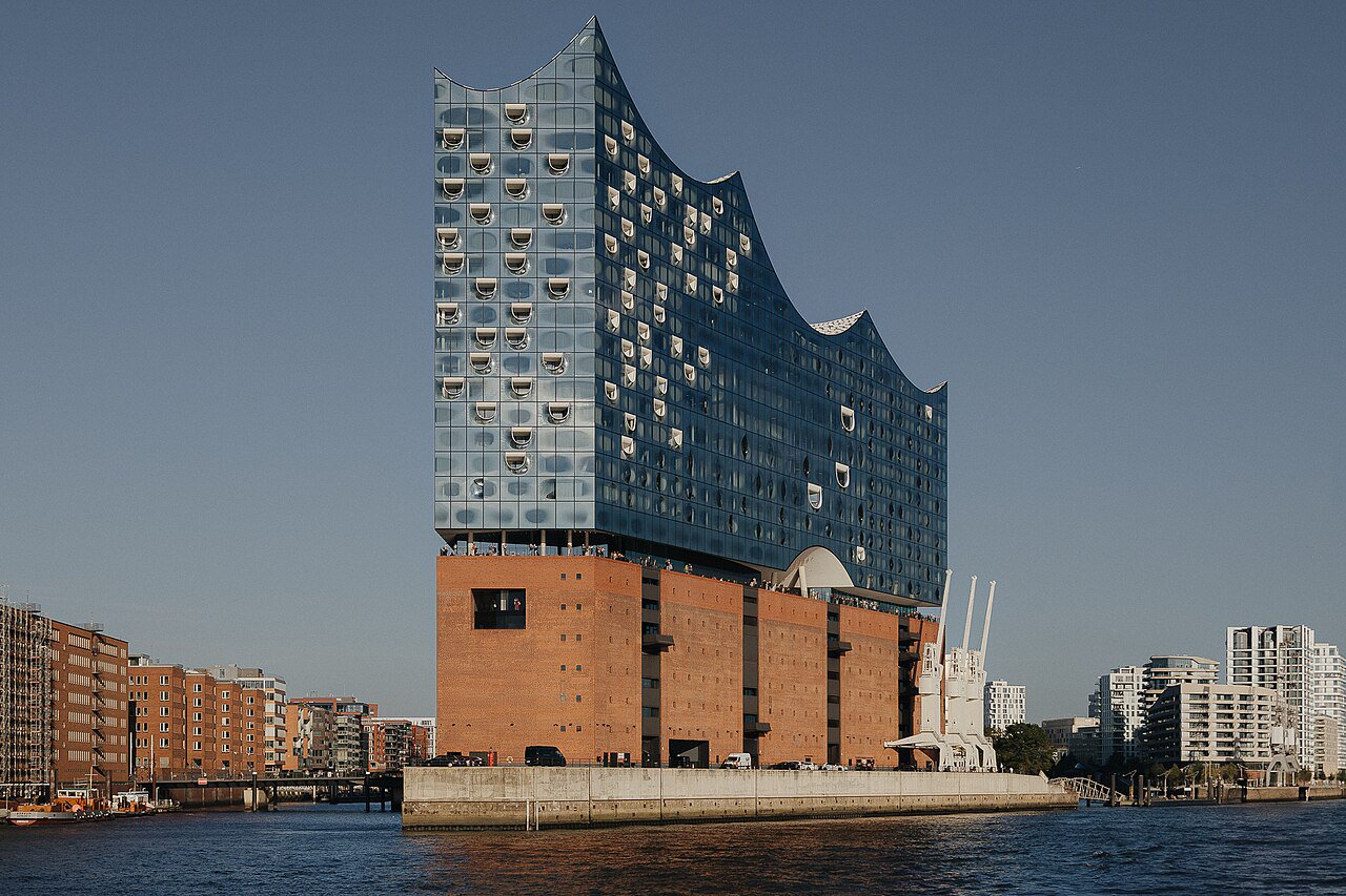 Public promenade on Platz der Deutschen Einheit, with a view of the Elbphilharmonie’s brick base and glass upper structure.